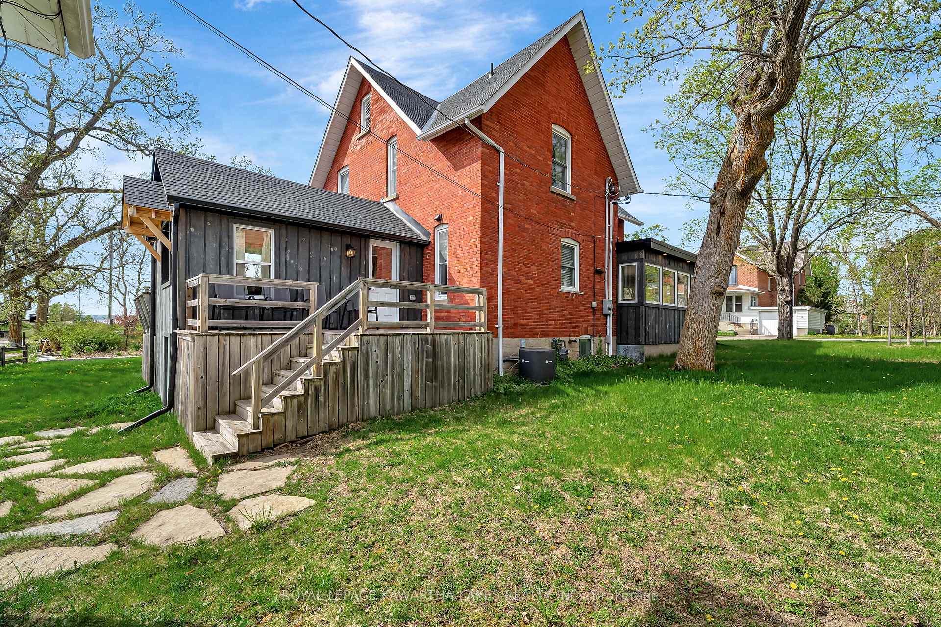 Photo 36 of 45 Oak Street, Kawartha Lakes, Fenelon Falls — HOMEH