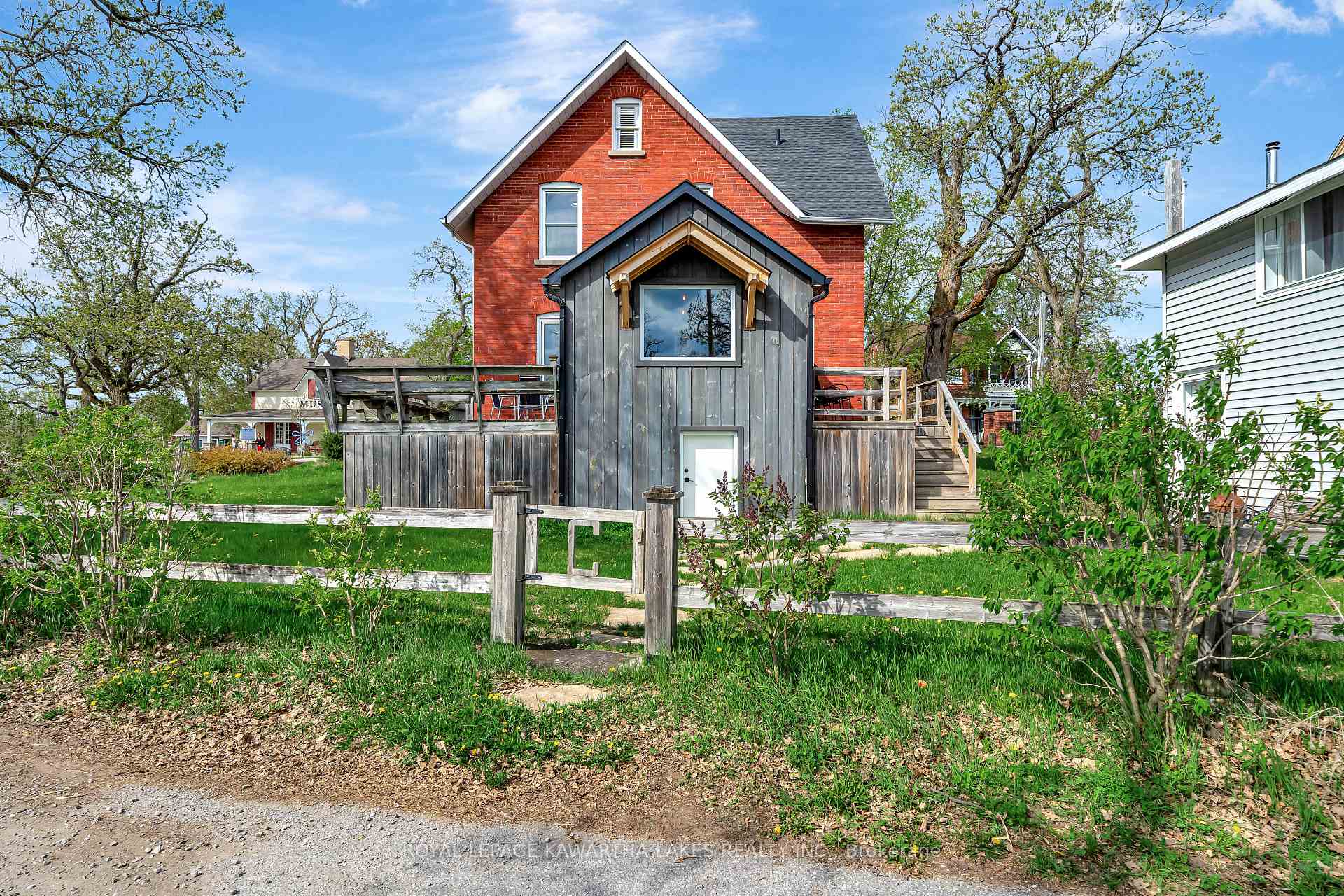 Photo 37 of 45 Oak Street, Kawartha Lakes, Fenelon Falls — HOMEH