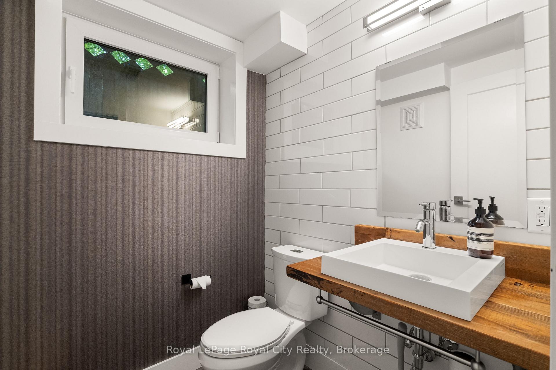 Photo 40 of 48 Campion Avenue, Guelph, Exhibition Park — HOMEH