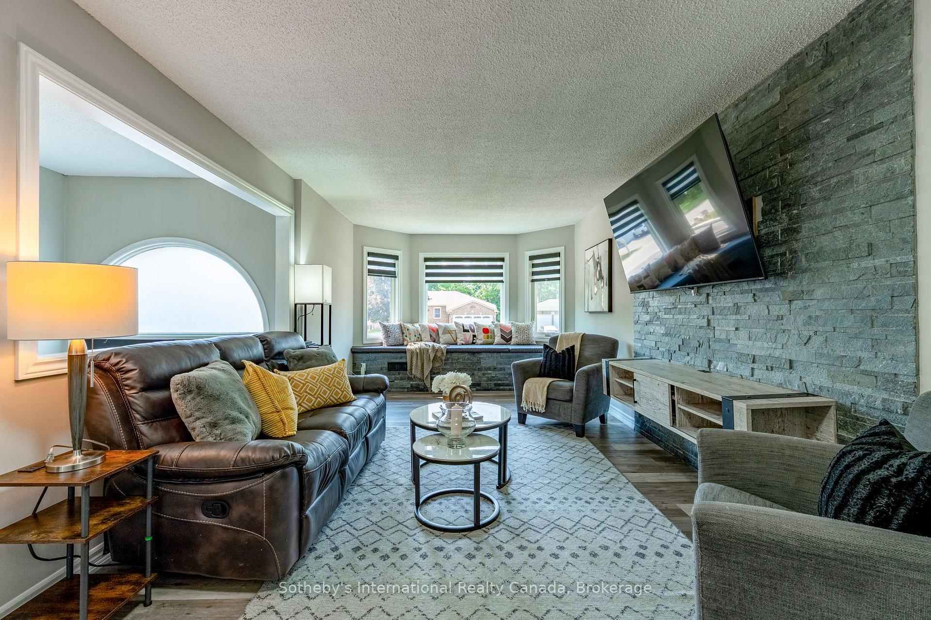 Photo 7 of 53 Royal Beech Drive, Wasaga Beach — HOMEH