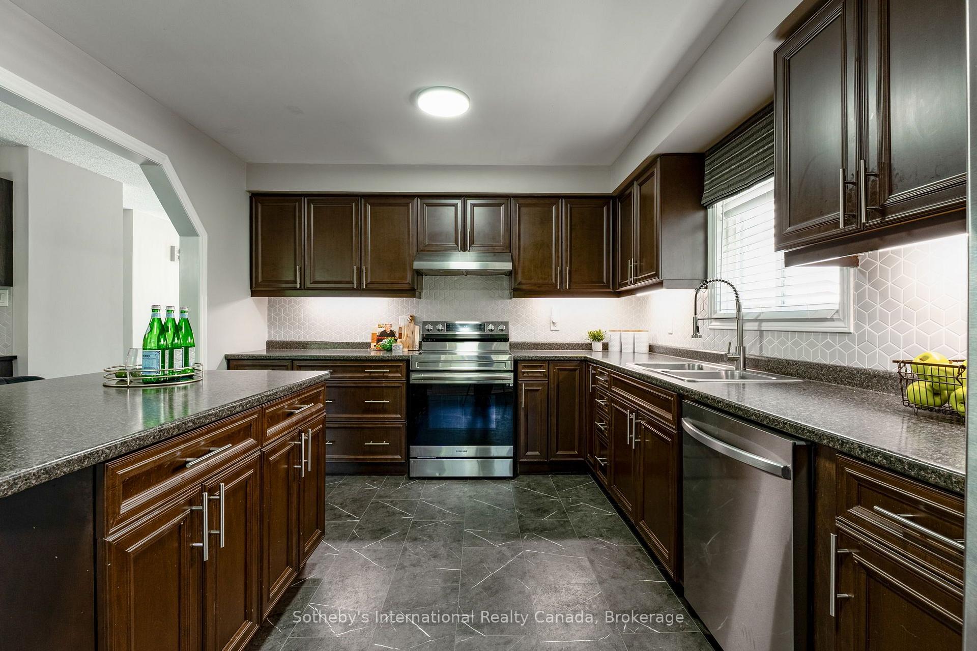 Photo 11 of 53 Royal Beech Drive, Wasaga Beach — HOMEH