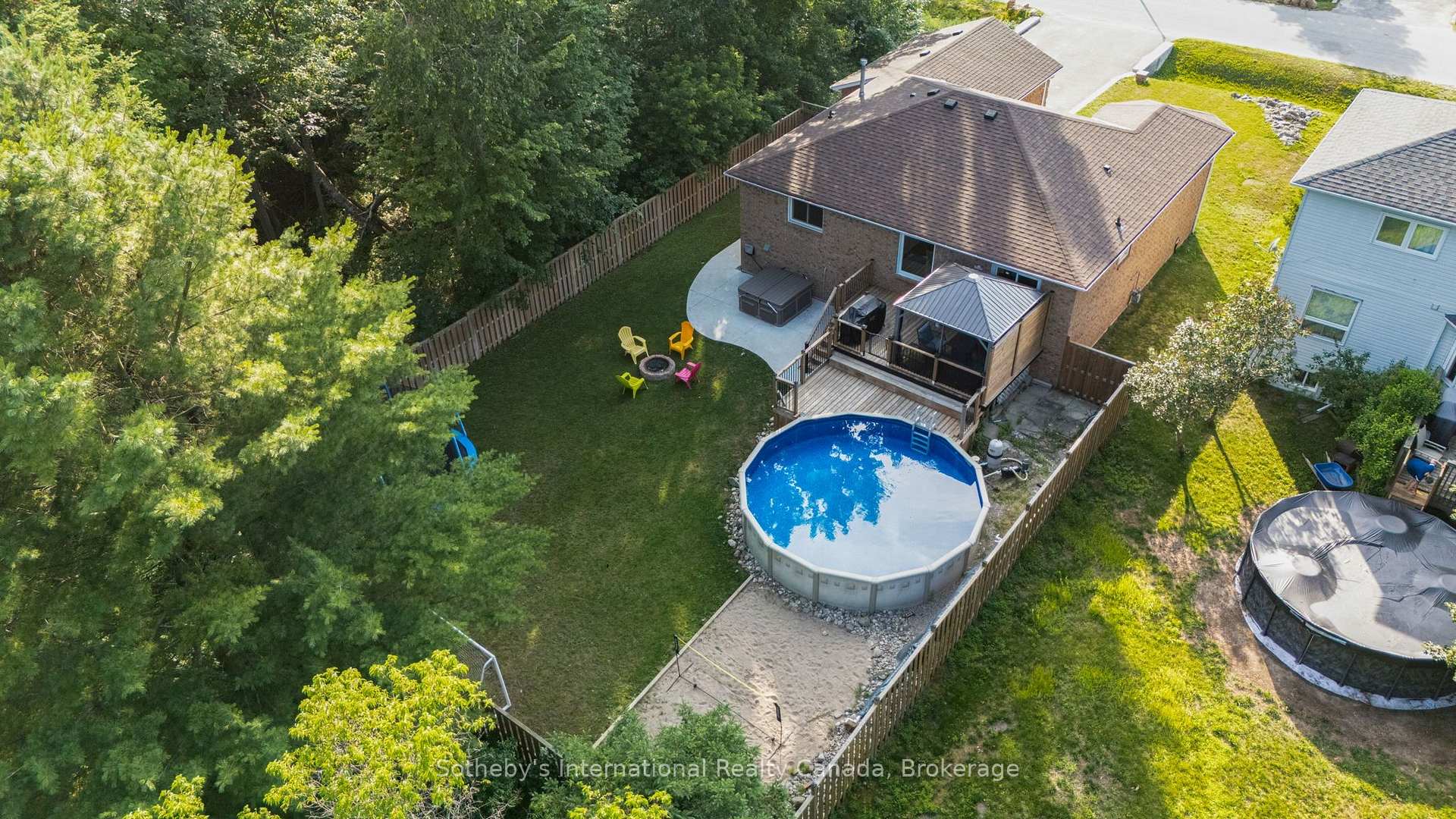 Photo 42 of 53 Royal Beech Drive, Wasaga Beach — HOMEH