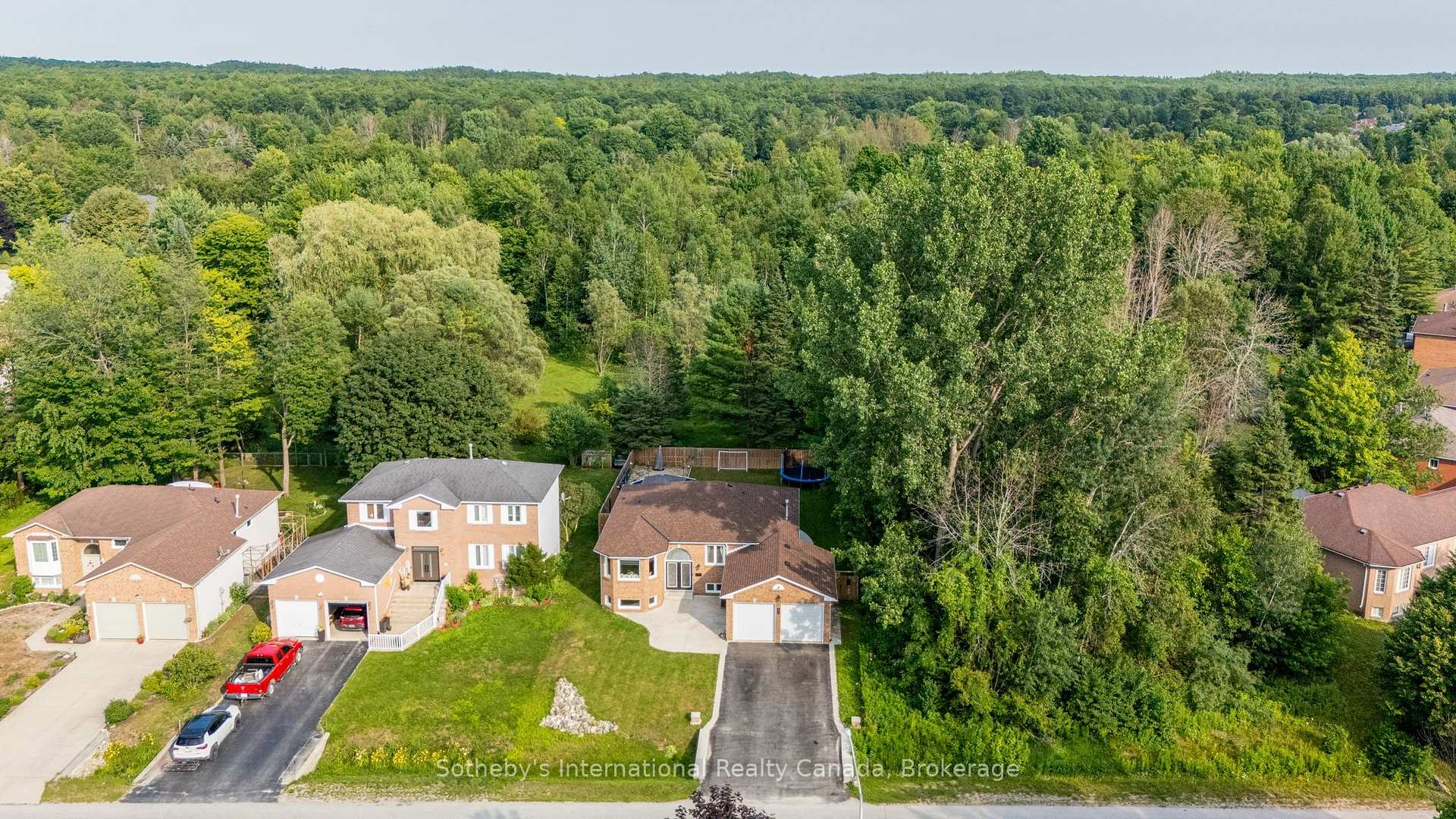 Photo 45 of 53 Royal Beech Drive, Wasaga Beach — HOMEH