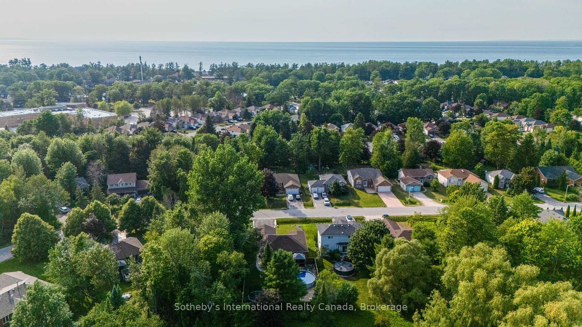 Photo 46 of 53 Royal Beech Drive, Wasaga Beach — HOMEH