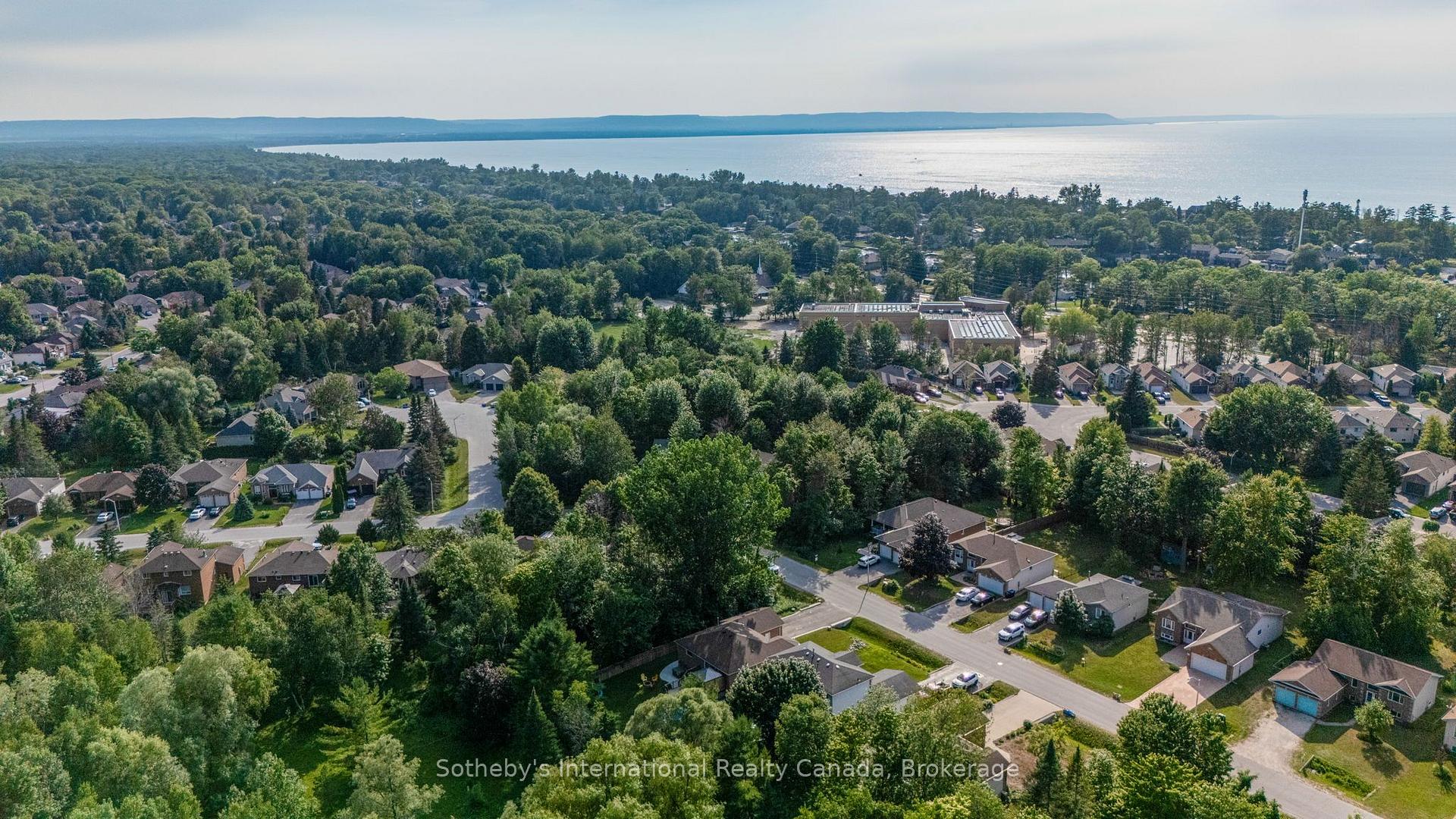 Photo 47 of 53 Royal Beech Drive, Wasaga Beach — HOMEH