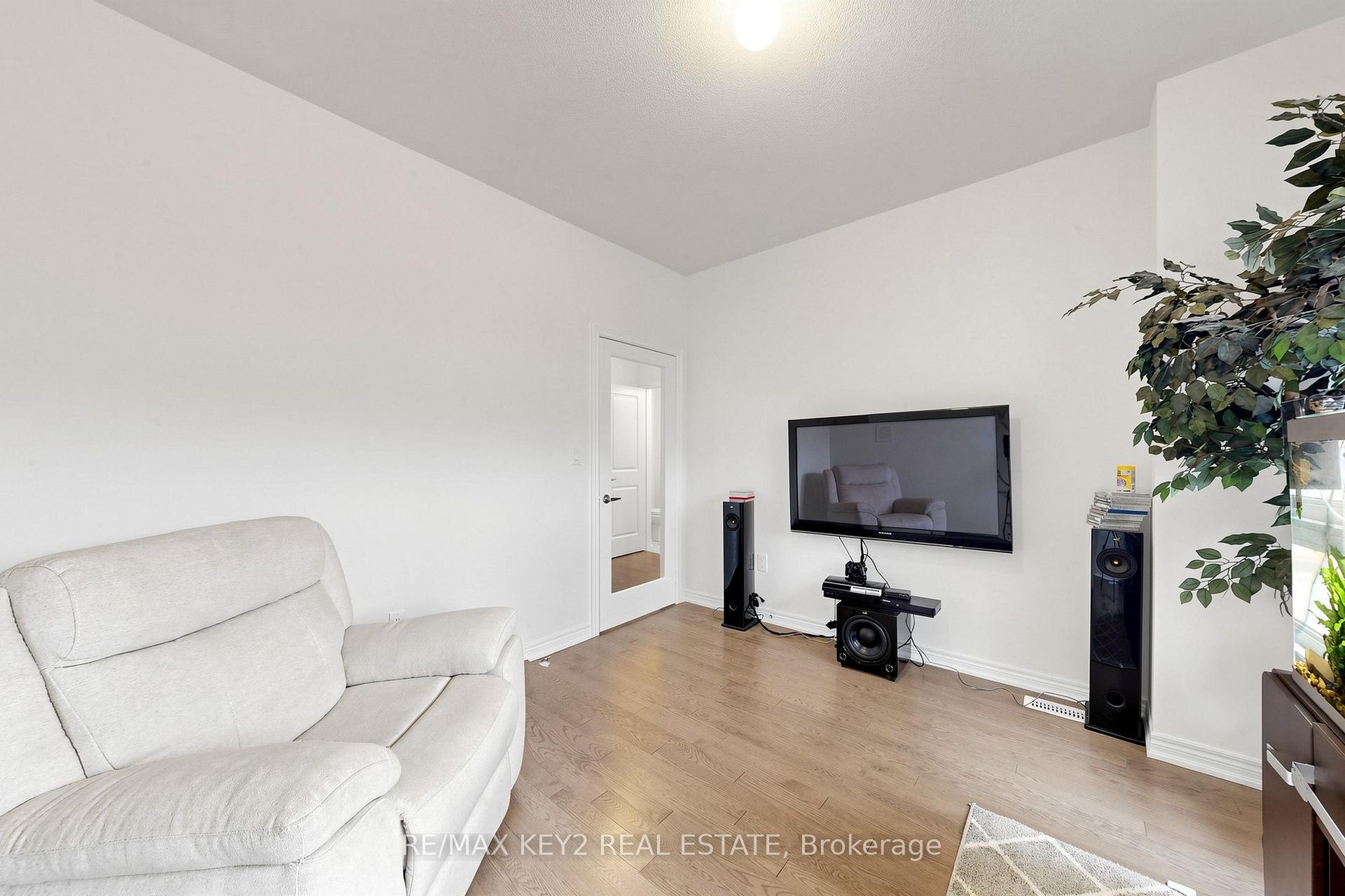 Photo 5 of 2955 Starlight Drive, Pickering, Rural Pickering — HOMEH