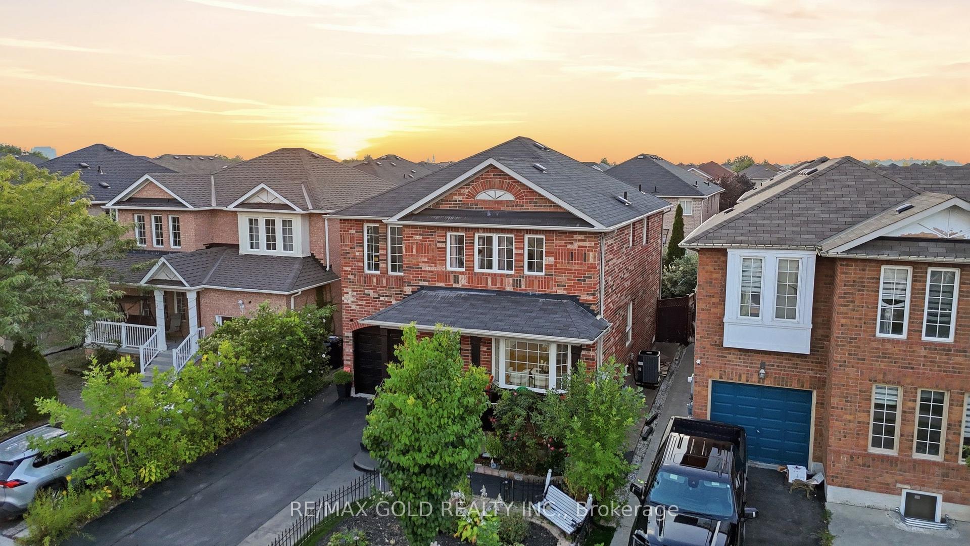 Photo 3 of 30 Schooner Drive, Brampton, Fletcher's Meadow — HOMEH