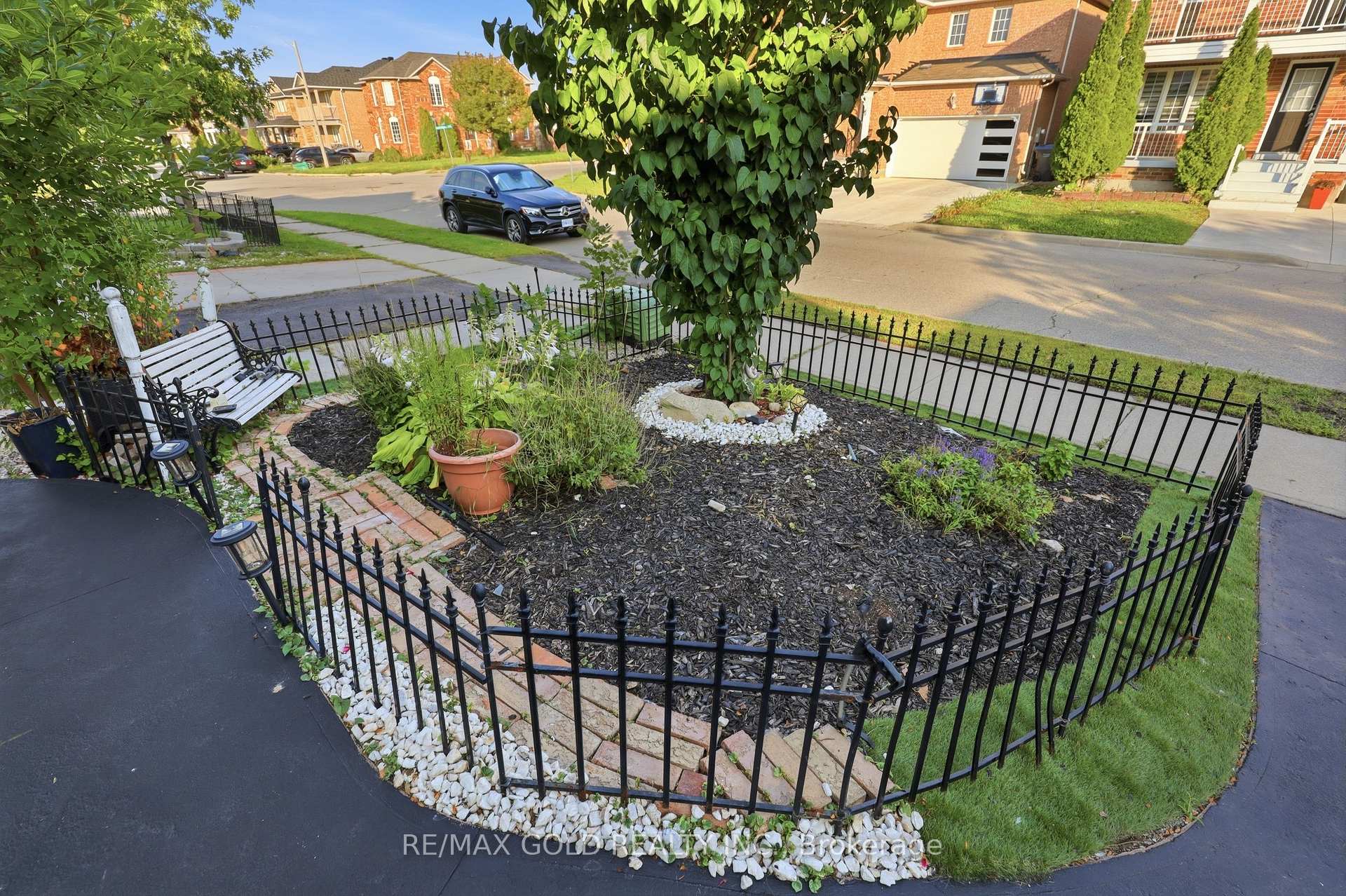 Photo 8 of 30 Schooner Drive, Brampton, Fletcher's Meadow — HOMEH