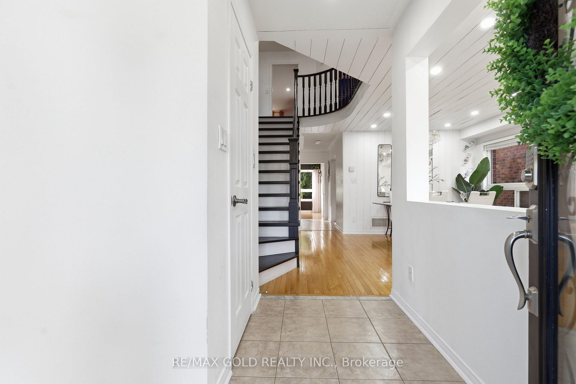Photo 10 of 30 Schooner Drive, Brampton, Fletcher's Meadow — HOMEH