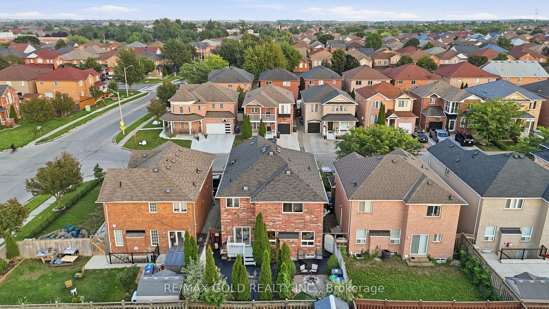 Photo 39 of 30 Schooner Drive, Brampton, Fletcher's Meadow — HOMEH