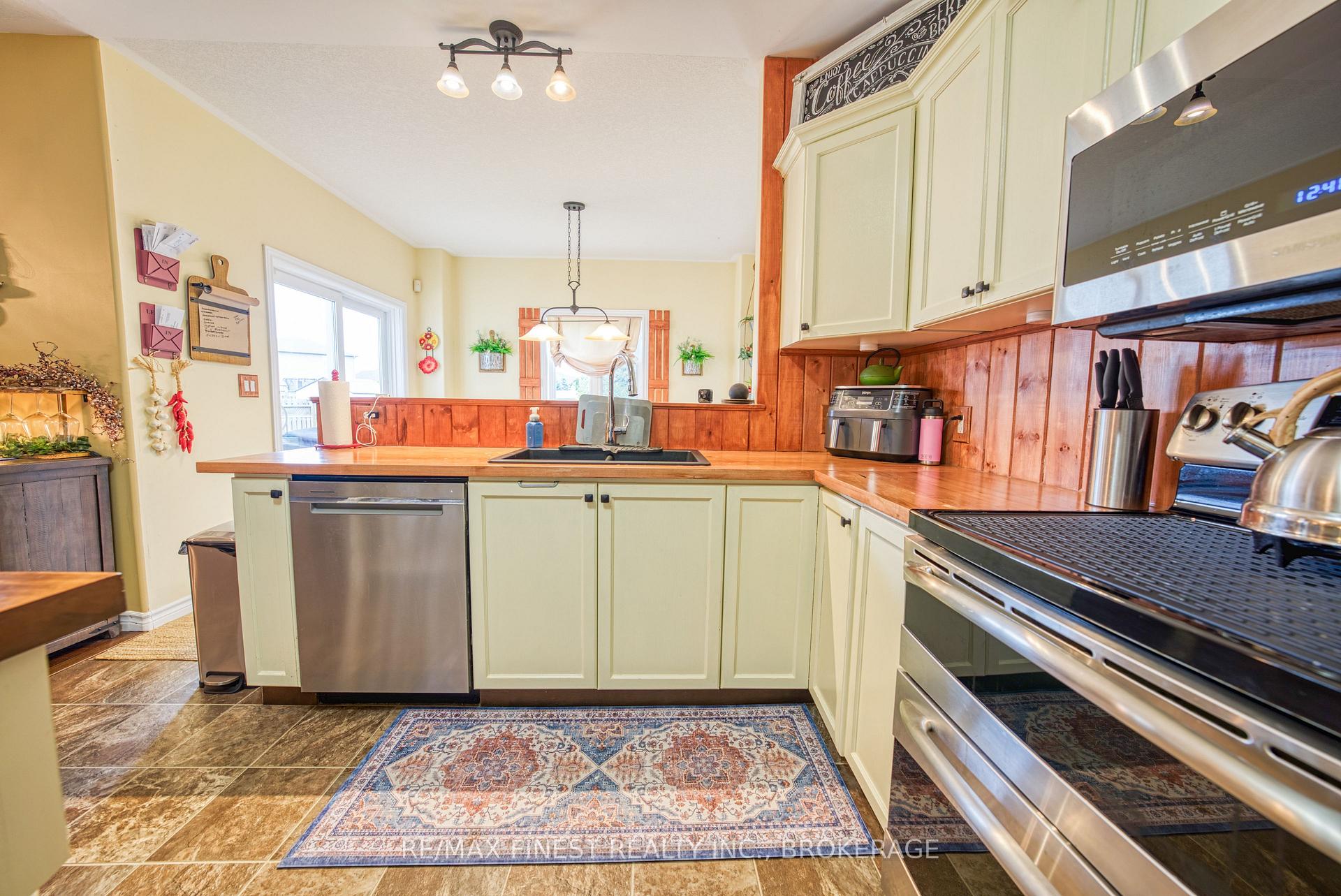 Photo 9 of 108 Mcdonough Crescent, Loyalist, Amherstview — HOMEH