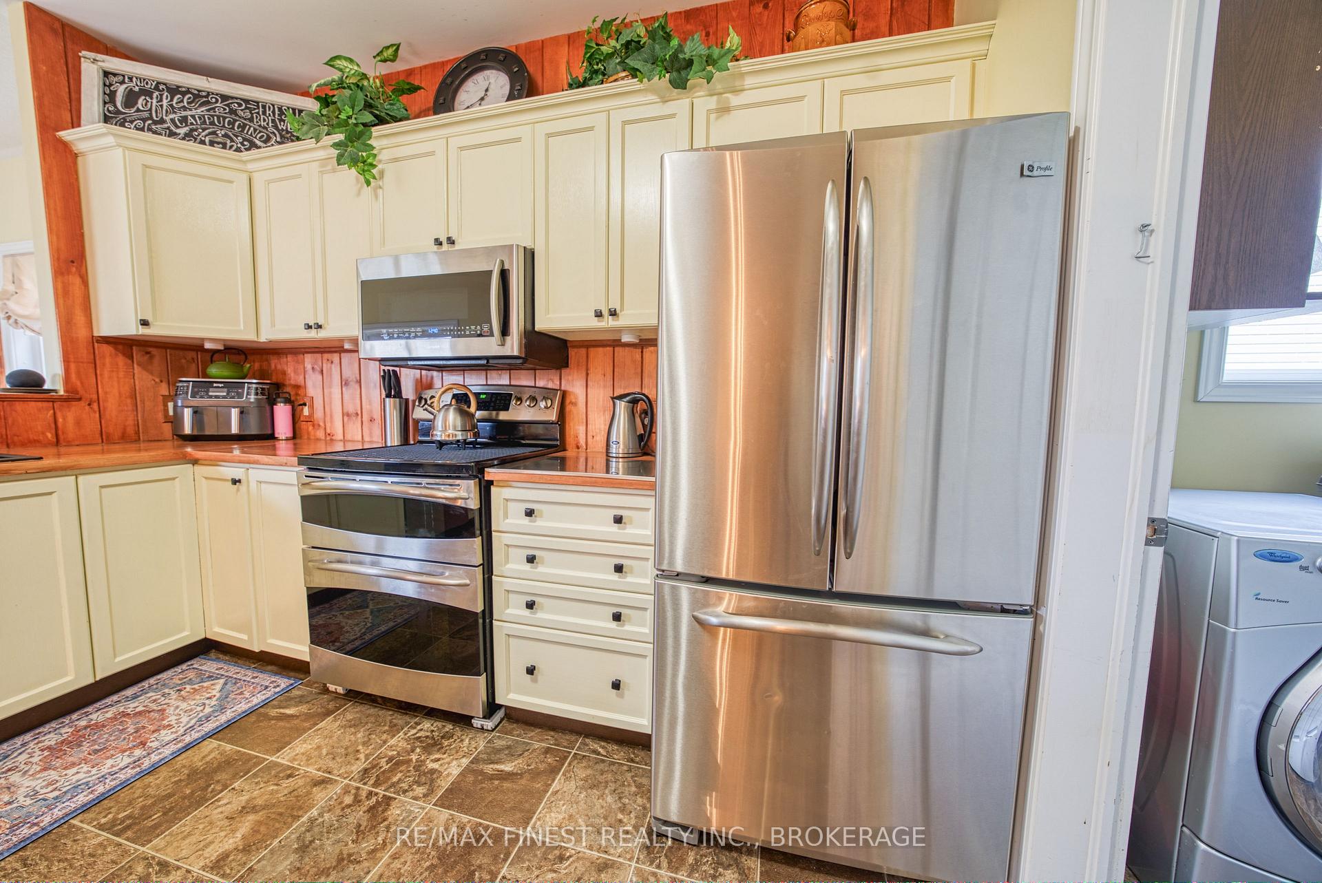 Photo 10 of 108 Mcdonough Crescent, Loyalist, Amherstview — HOMEH