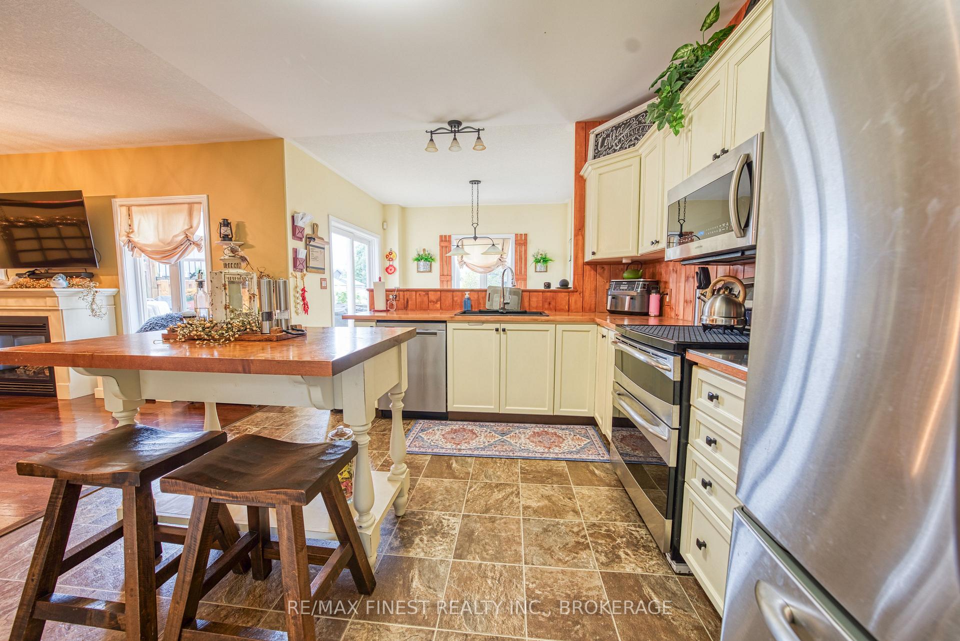Photo 11 of 108 Mcdonough Crescent, Loyalist, Amherstview — HOMEH
