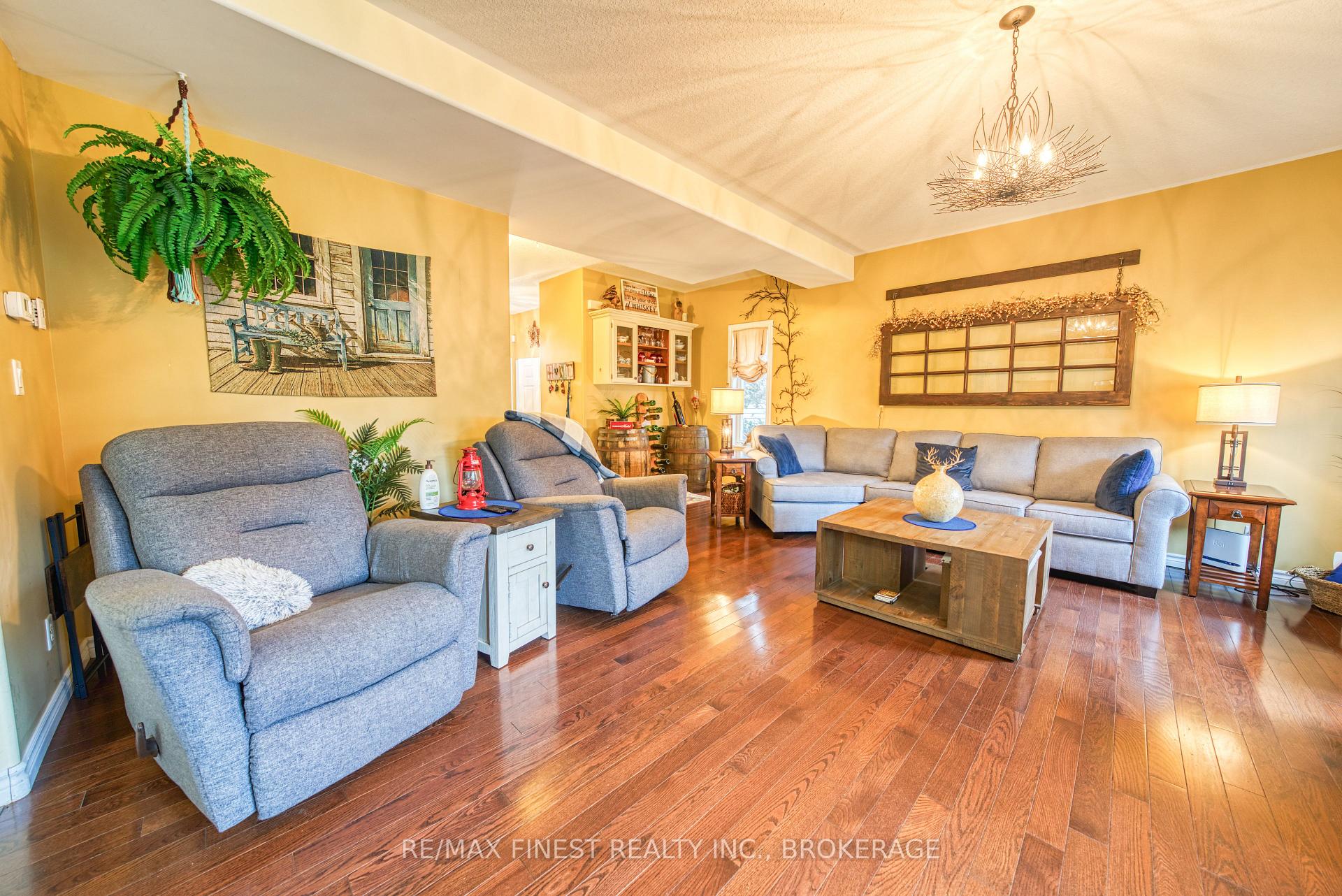 Photo 18 of 108 Mcdonough Crescent, Loyalist, Amherstview — HOMEH