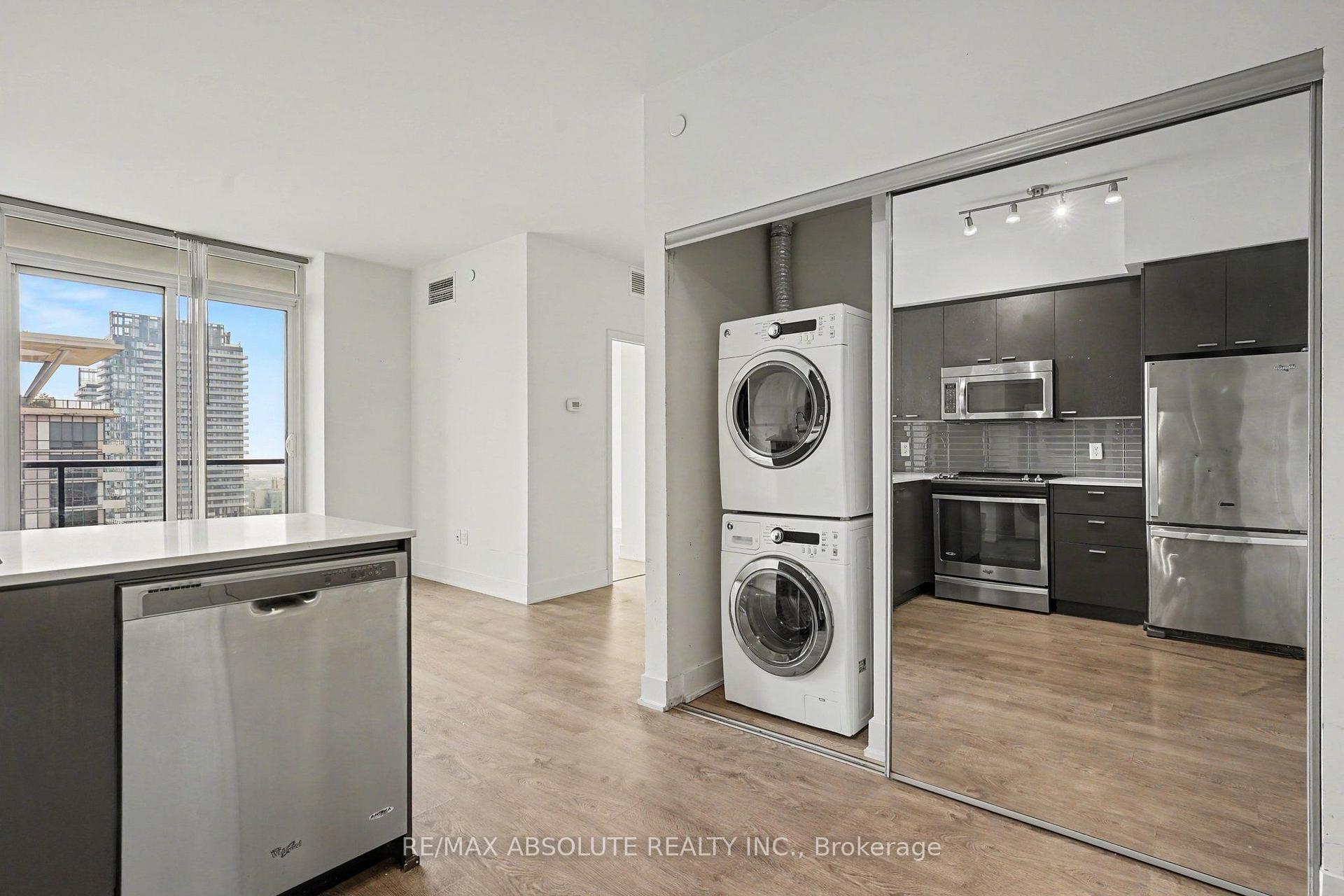 Photo 9 of Unit 2809, 30 Roehampton Avenue, Toronto, Mount Pleasant West — HOMEH