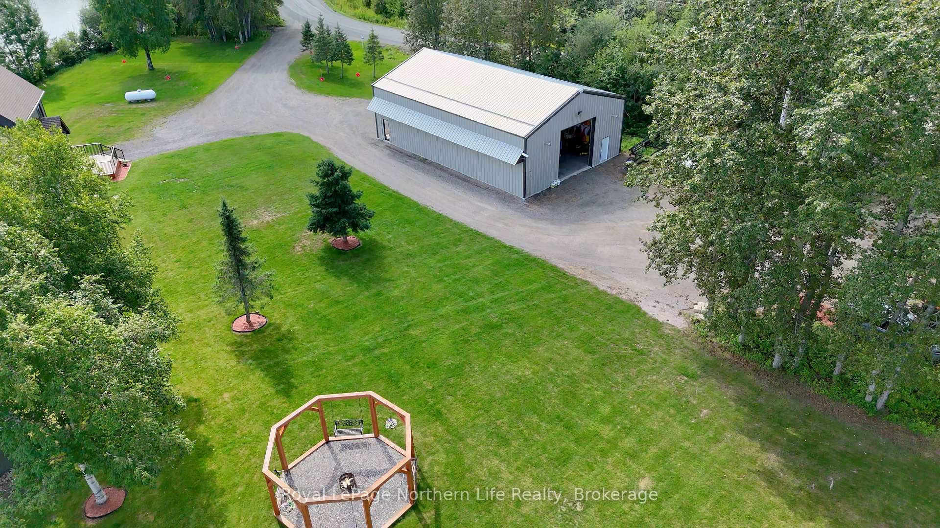 Photo 11 of 33 White Bear Court, Temagami — HOMEH