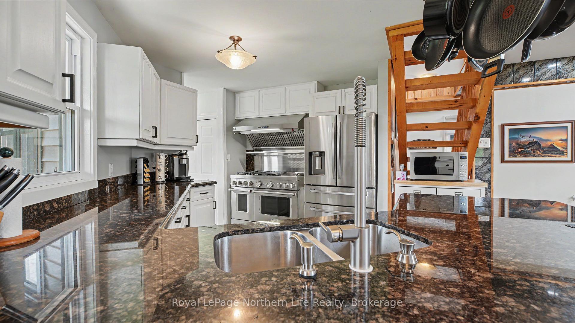 Photo 17 of 33 White Bear Court, Temagami — HOMEH
