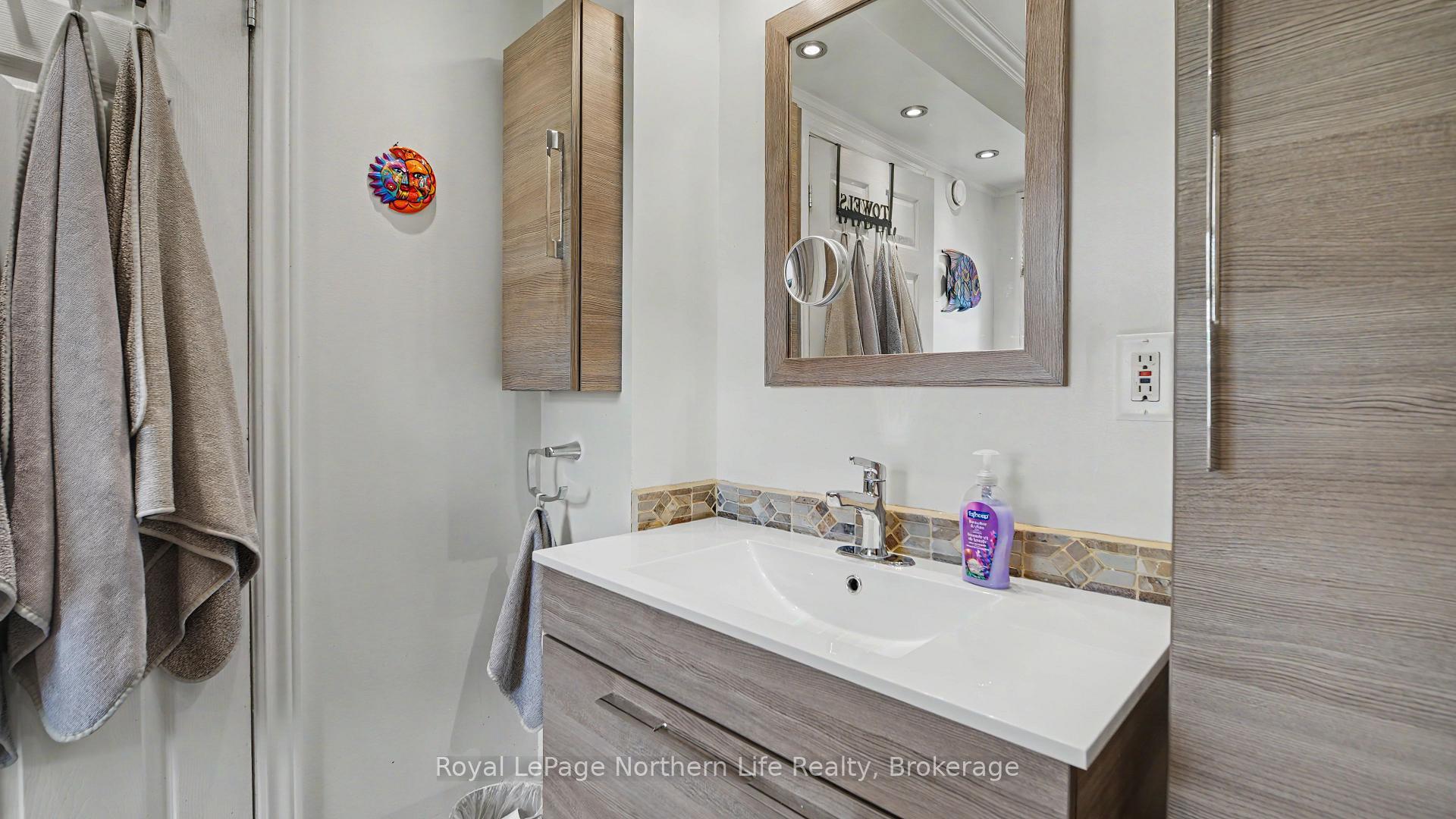 Photo 25 of 33 White Bear Court, Temagami — HOMEH