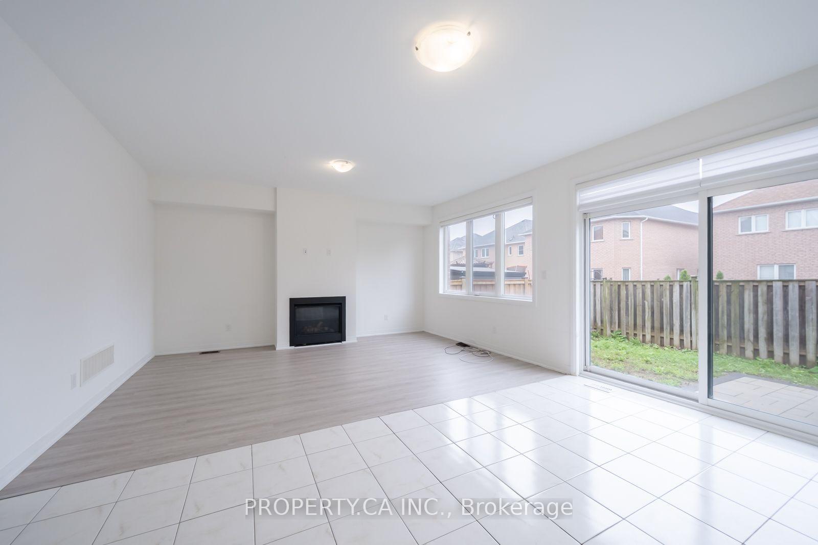 Photo 3 of 17 Jinnah Avenue, Markham, Middlefield — HOMEH
