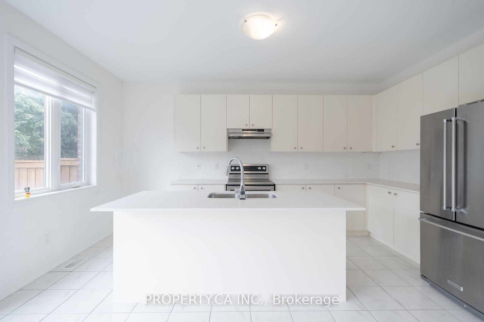 Photo 6 of 17 Jinnah Avenue, Markham, Middlefield — HOMEH