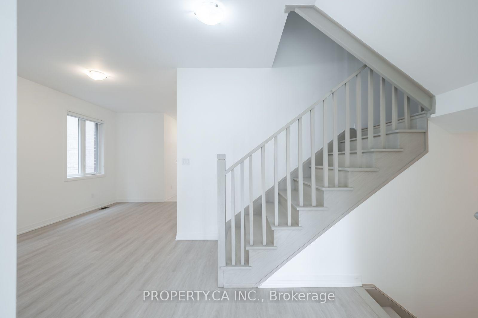 Photo 8 of 17 Jinnah Avenue, Markham, Middlefield — HOMEH