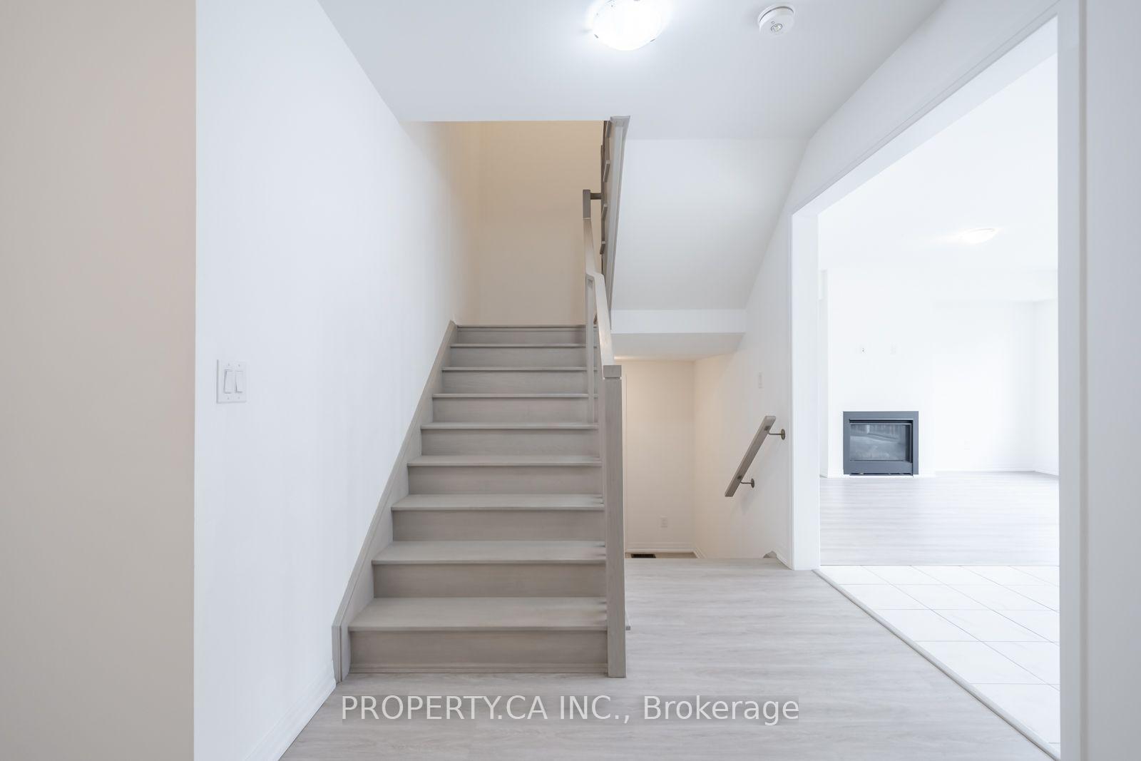 Photo 9 of 17 Jinnah Avenue, Markham, Middlefield — HOMEH