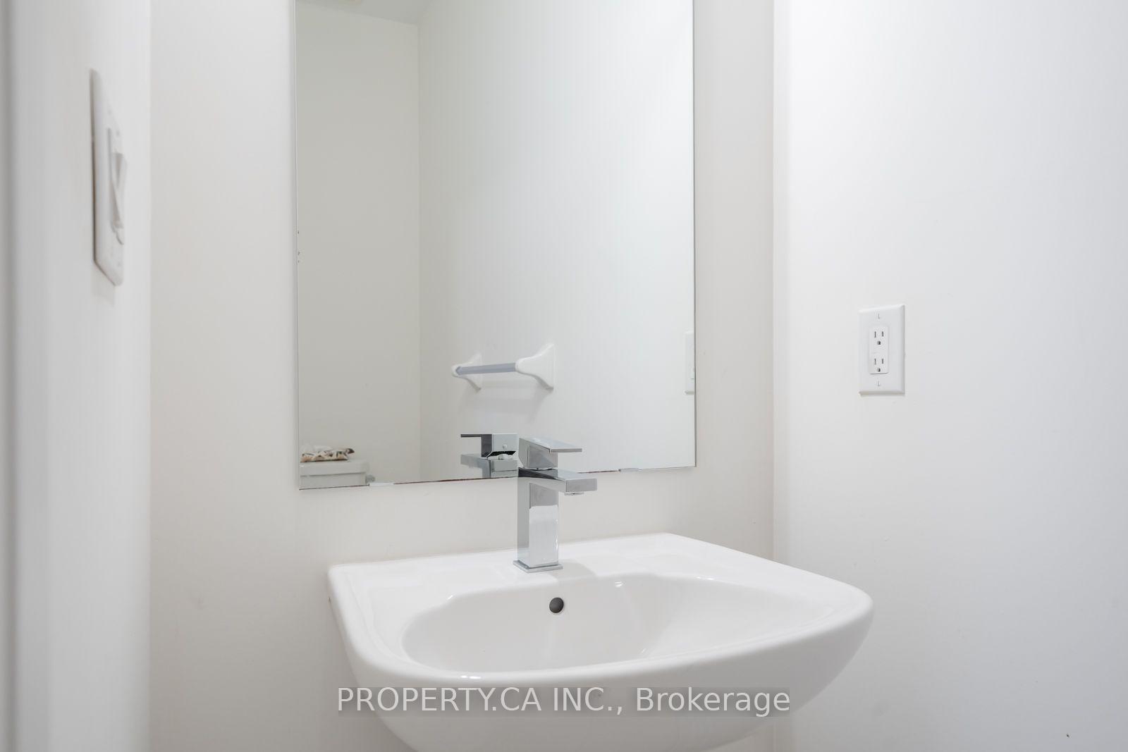 Photo 10 of 17 Jinnah Avenue, Markham, Middlefield — HOMEH