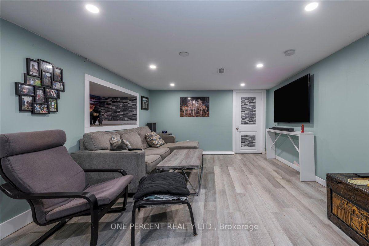 Photo 3 of 224 Foster Drive, Barrie, Painswick North — HOMEH