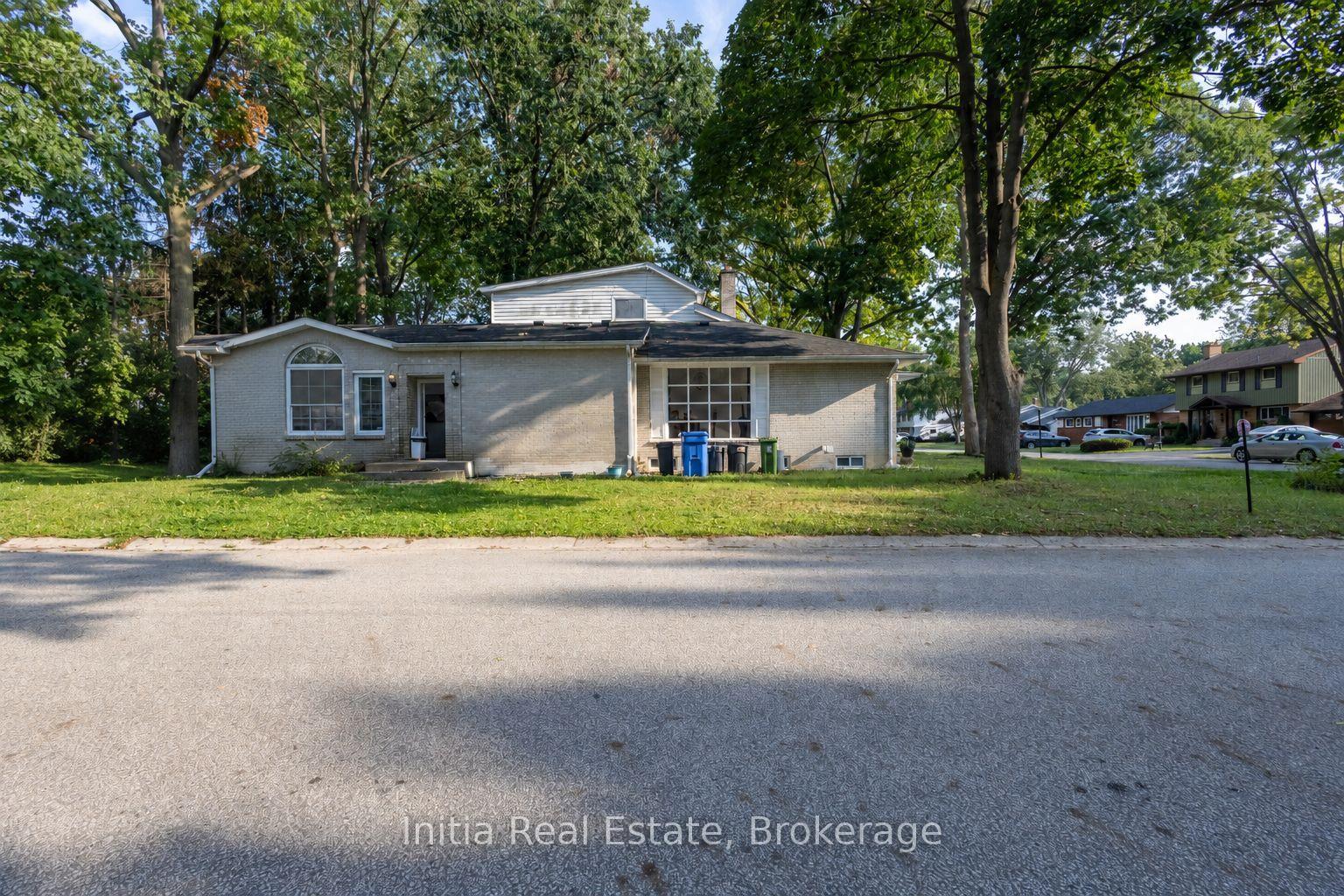 Photo 5 of 3400 St Patrick's Drive, Windsor — HOMEH
