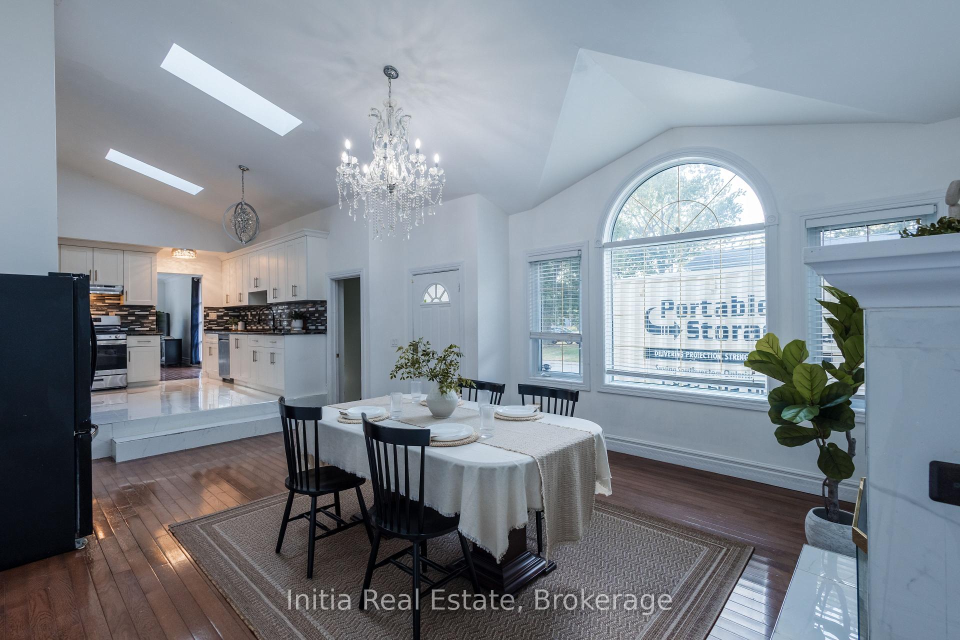 Photo 11 of 3400 St Patrick's Drive, Windsor — HOMEH