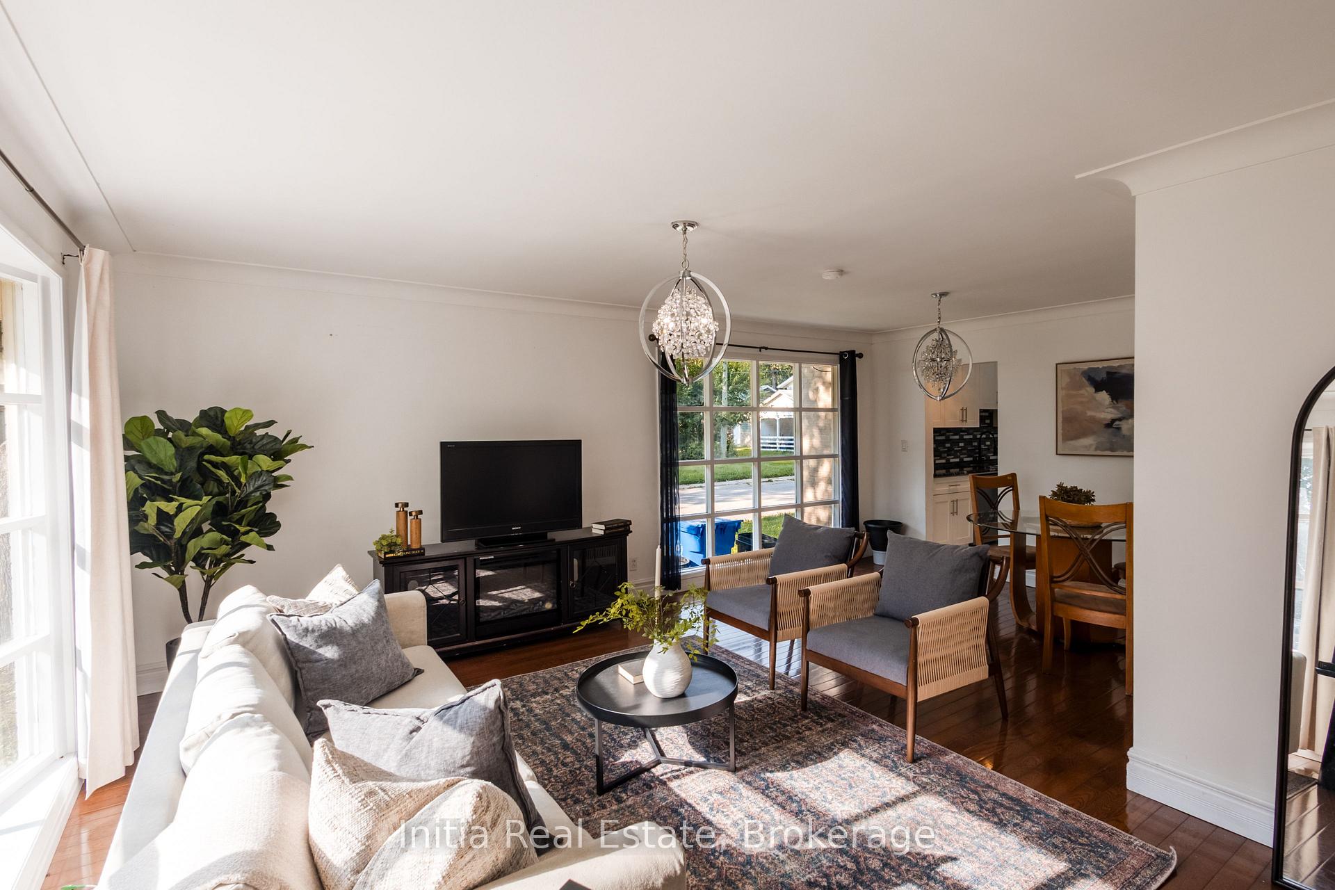 Photo 15 of 3400 St Patrick's Drive, Windsor — HOMEH