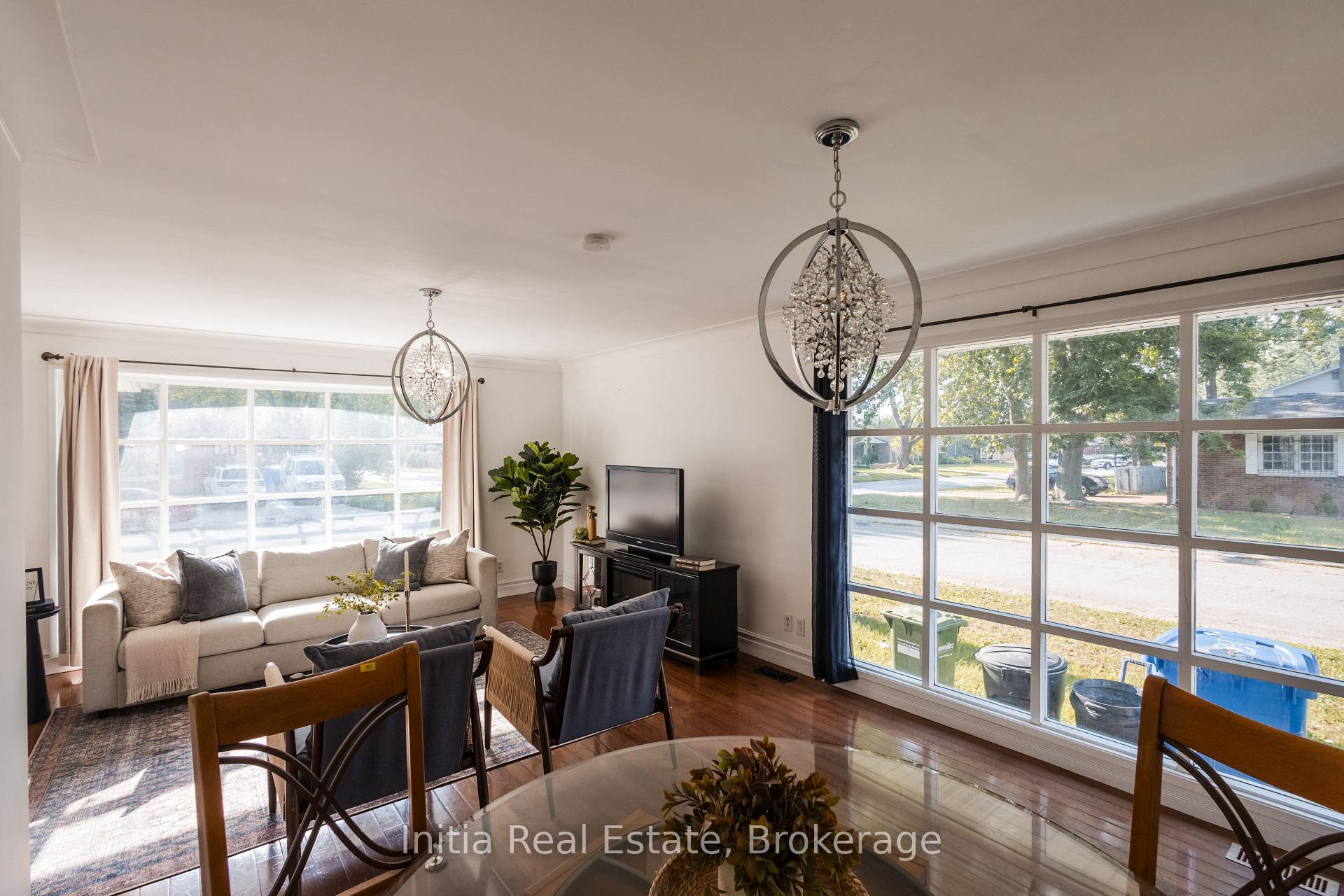 Photo 19 of 3400 St Patrick's Drive, Windsor — HOMEH