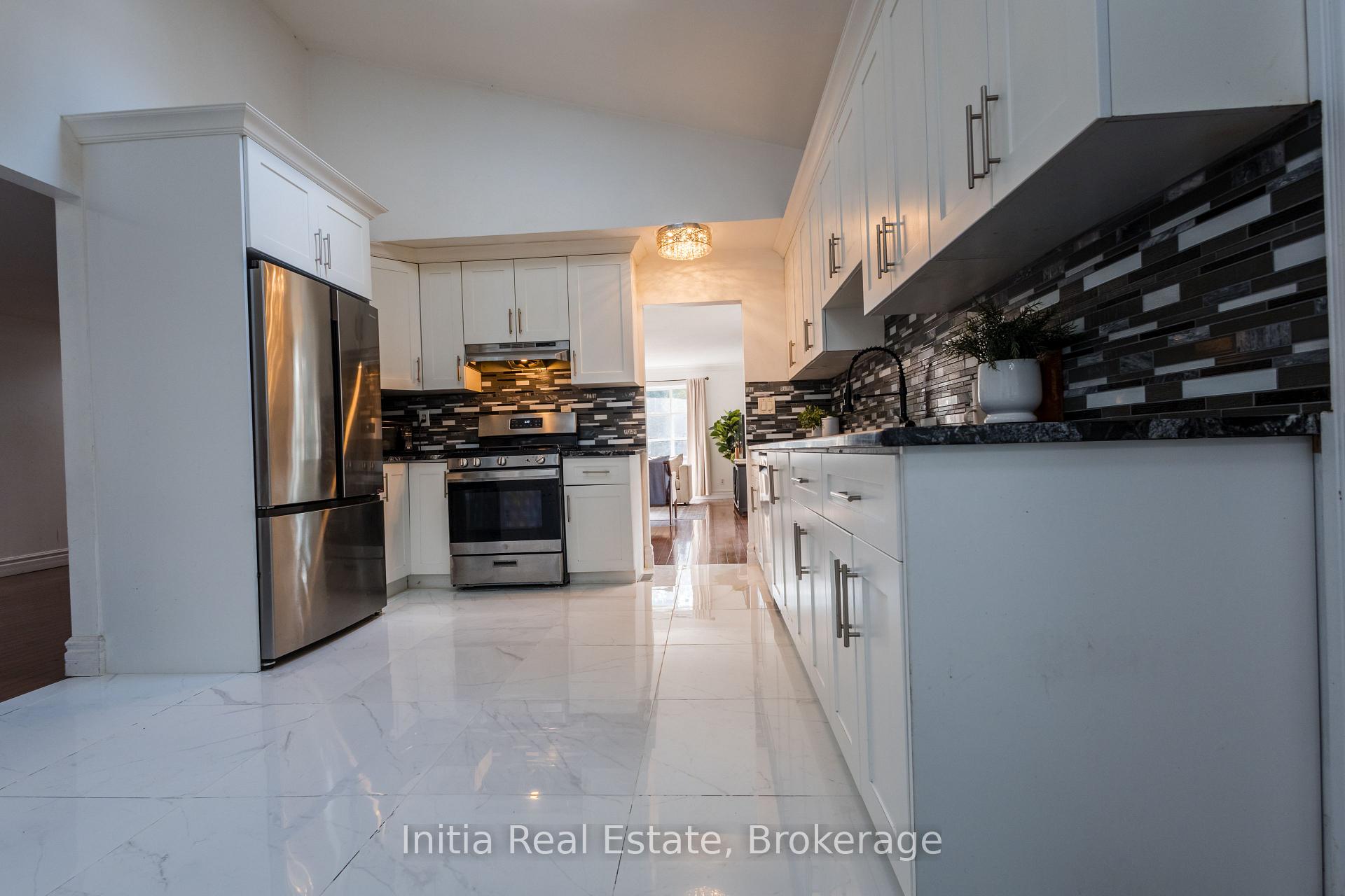 Photo 21 of 3400 St Patrick's Drive, Windsor — HOMEH