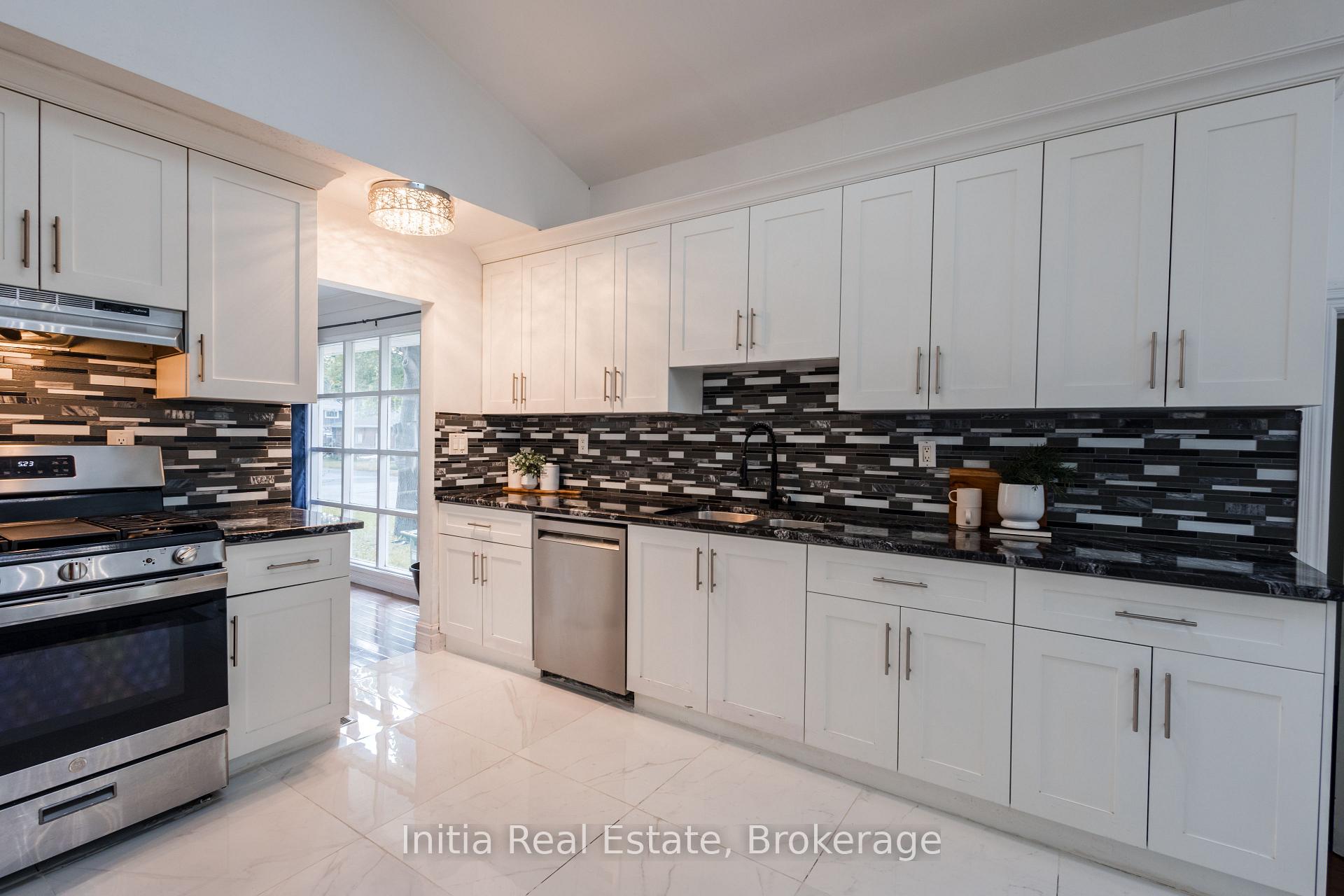 Photo 23 of 3400 St Patrick's Drive, Windsor — HOMEH
