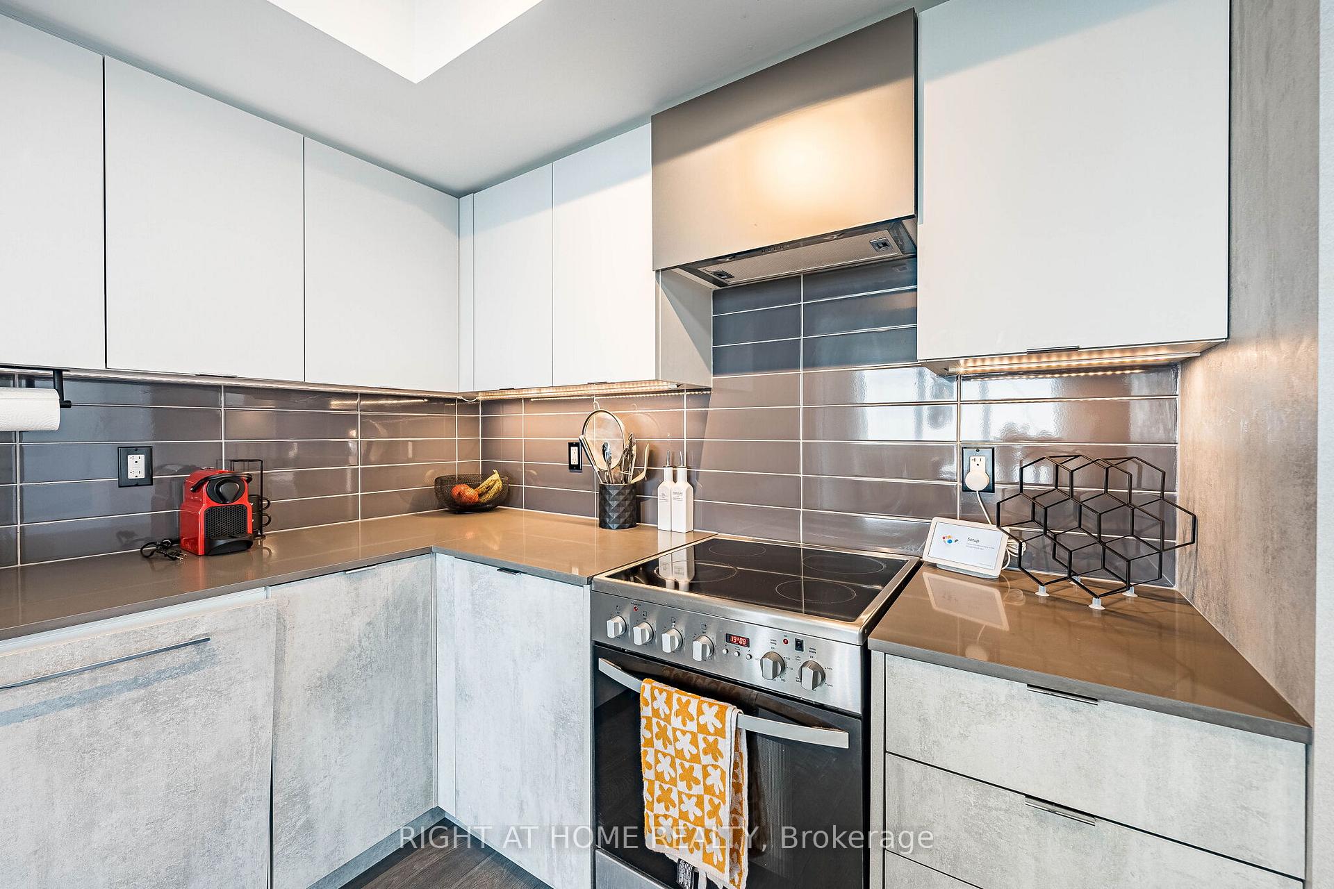 Photo 5 of Unit 1309, 30 gibbs Road, Etobicoke, Islington-City Centre West — HOMEH