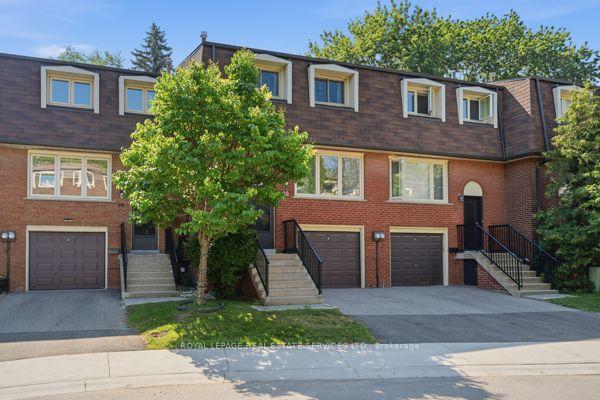 Photo 3 of 29 Silver Shadow Path, Etobicoke, Markland Wood — HOMEH