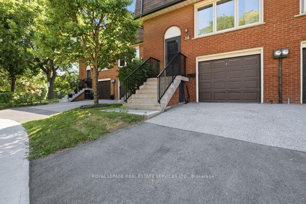 Photo 4 of 29 Silver Shadow Path, Etobicoke, Markland Wood — HOMEH