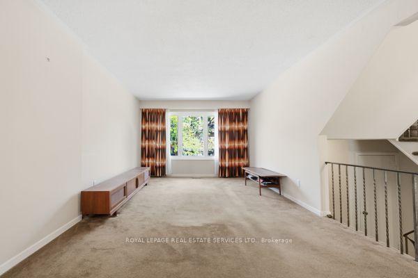 Photo 10 of 29 Silver Shadow Path, Etobicoke, Markland Wood — HOMEH