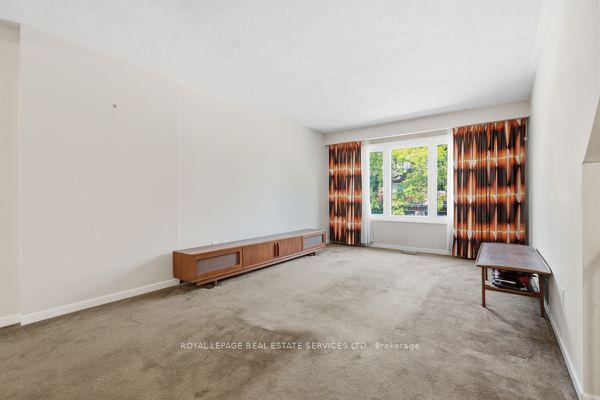 Photo 12 of 29 Silver Shadow Path, Etobicoke, Markland Wood — HOMEH