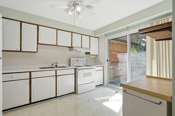 Photo 17 of 29 Silver Shadow Path, Etobicoke, Markland Wood — HOMEH
