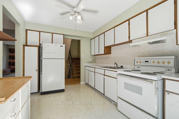 Photo 18 of 29 Silver Shadow Path, Etobicoke, Markland Wood — HOMEH