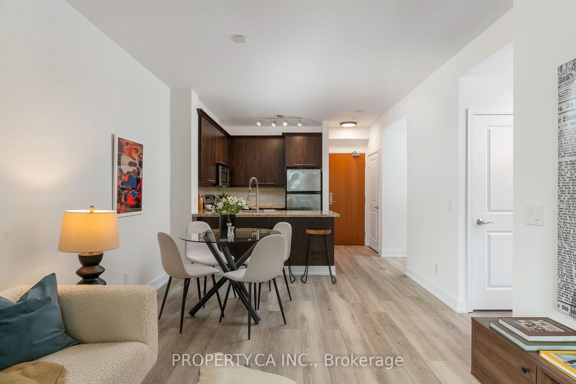 Photo 4 of Unit 1004, 88 Broadway Avenue, Toronto, Mount Pleasant West — HOMEH