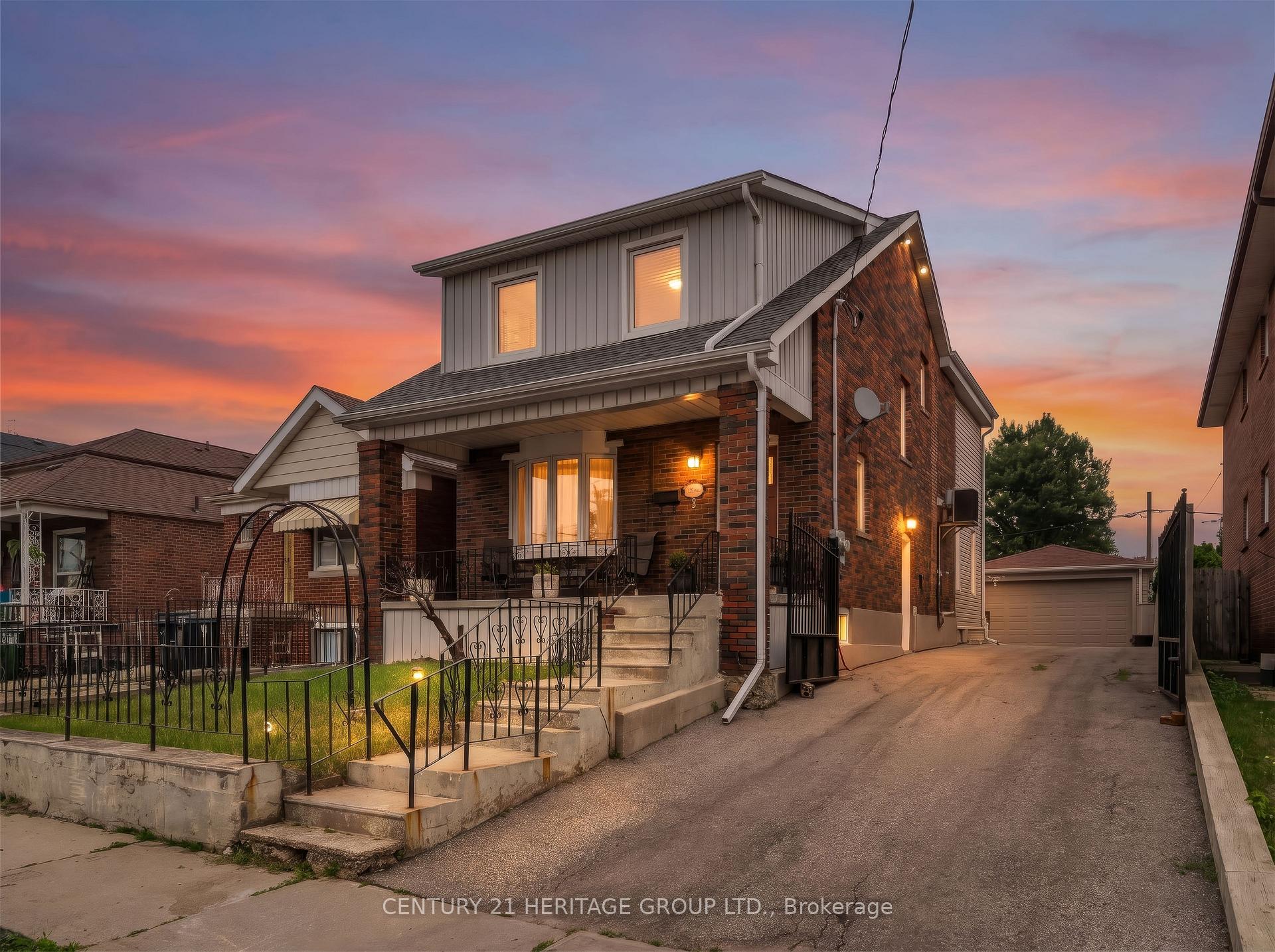 Photo 1 of 33 Sanderstead Avenue, North York, Briar Hill-Belgravia — HOMEH