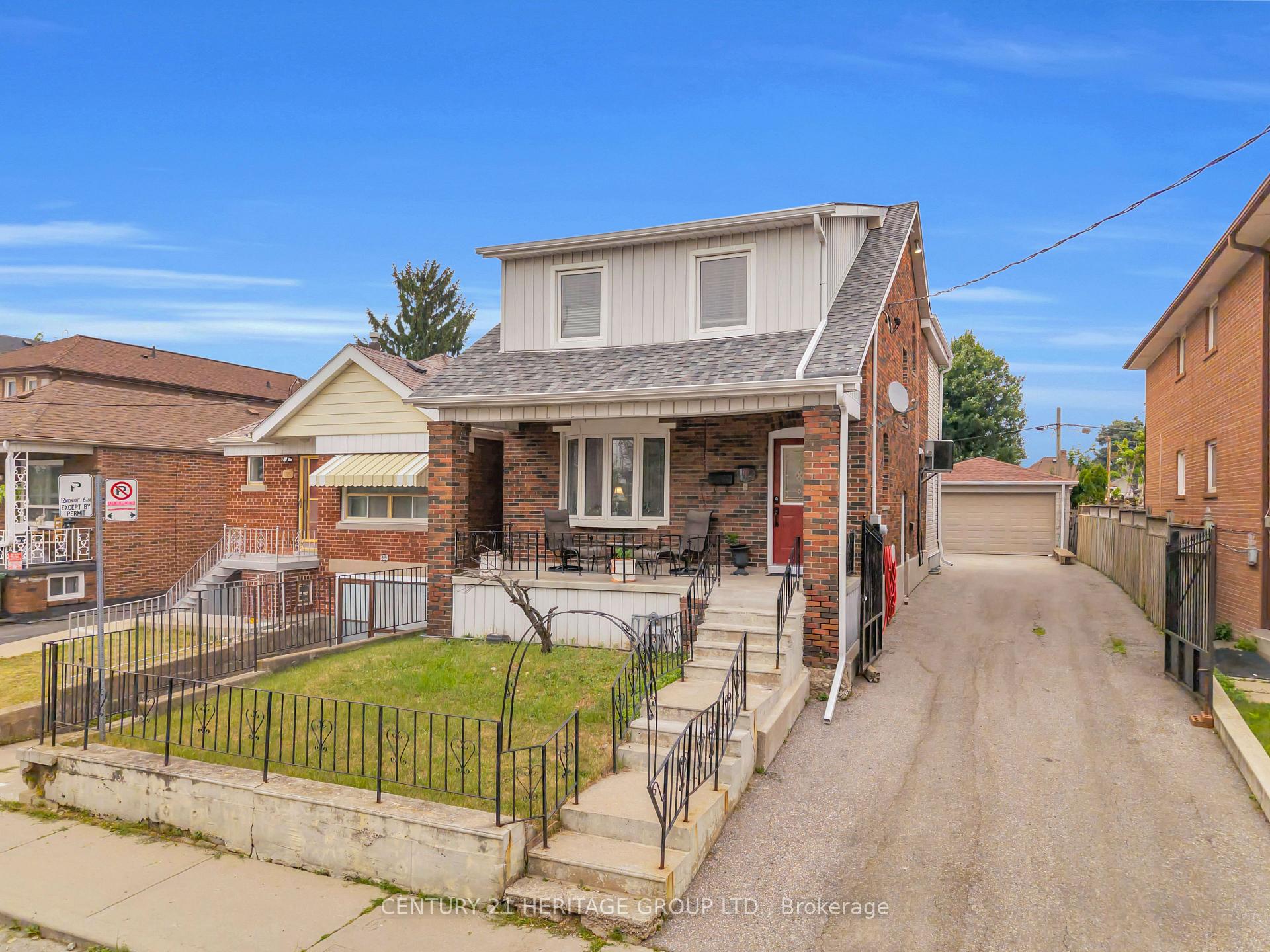 Photo 3 of 33 Sanderstead Avenue, North York, Briar Hill-Belgravia — HOMEH