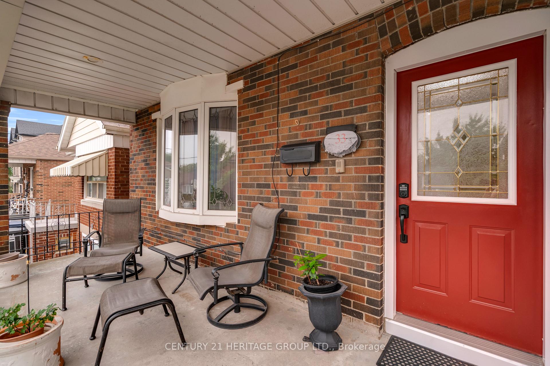 Photo 4 of 33 Sanderstead Avenue, North York, Briar Hill-Belgravia — HOMEH