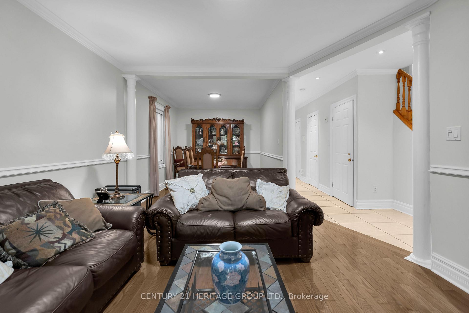 Photo 7 of 33 Sanderstead Avenue, North York, Briar Hill-Belgravia — HOMEH
