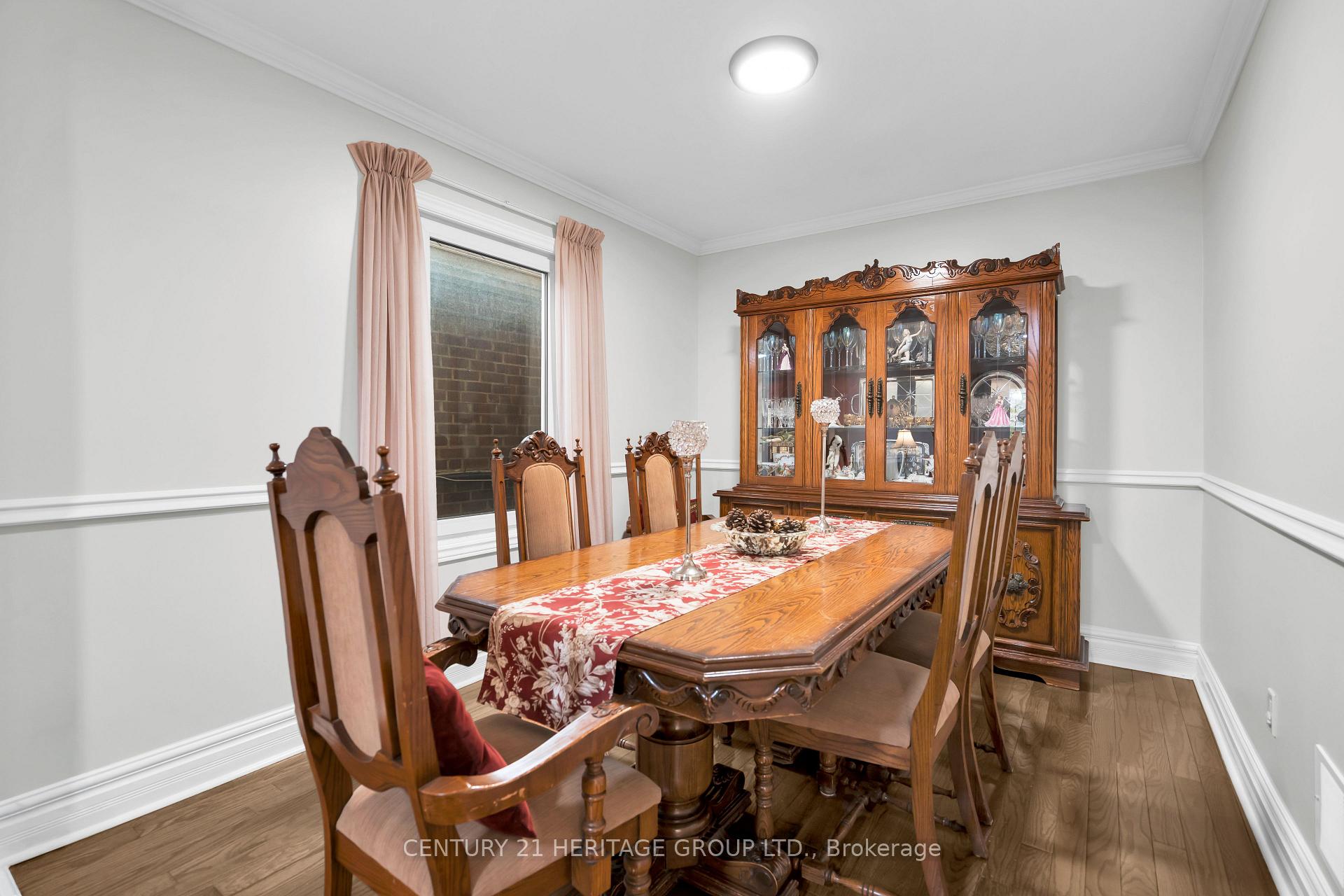 Photo 10 of 33 Sanderstead Avenue, North York, Briar Hill-Belgravia — HOMEH