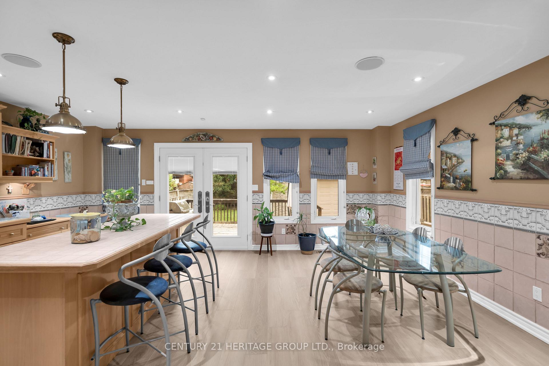 Photo 11 of 33 Sanderstead Avenue, North York, Briar Hill-Belgravia — HOMEH