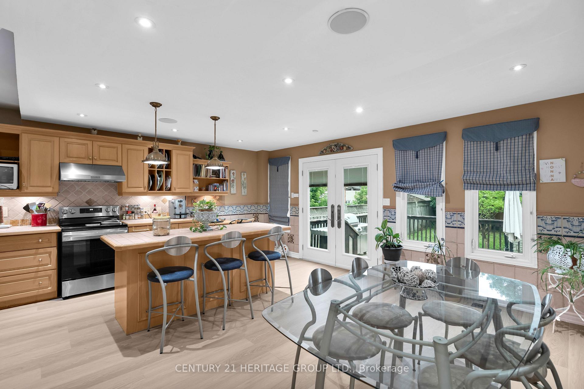 Photo 14 of 33 Sanderstead Avenue, North York, Briar Hill-Belgravia — HOMEH