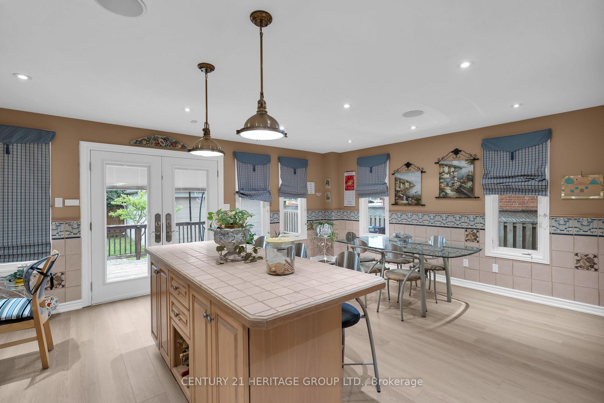 Photo 15 of 33 Sanderstead Avenue, North York, Briar Hill-Belgravia — HOMEH